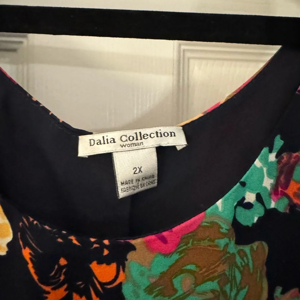 Floral Sleeveless Top - Multicolor - Picture 2 of 3